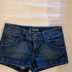Hudson low rise jean short with back pockets. Great condition!